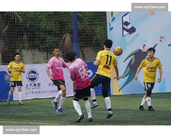 激情四溢的绿茵场上，赛场上的每一次传球与进攻都激荡着我们的心跳